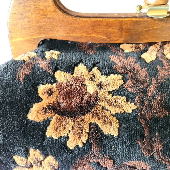 Vintage Floral Tapestry Handbag With Wooden Handle & Brass Clasp Closure - Picture 8 of 16